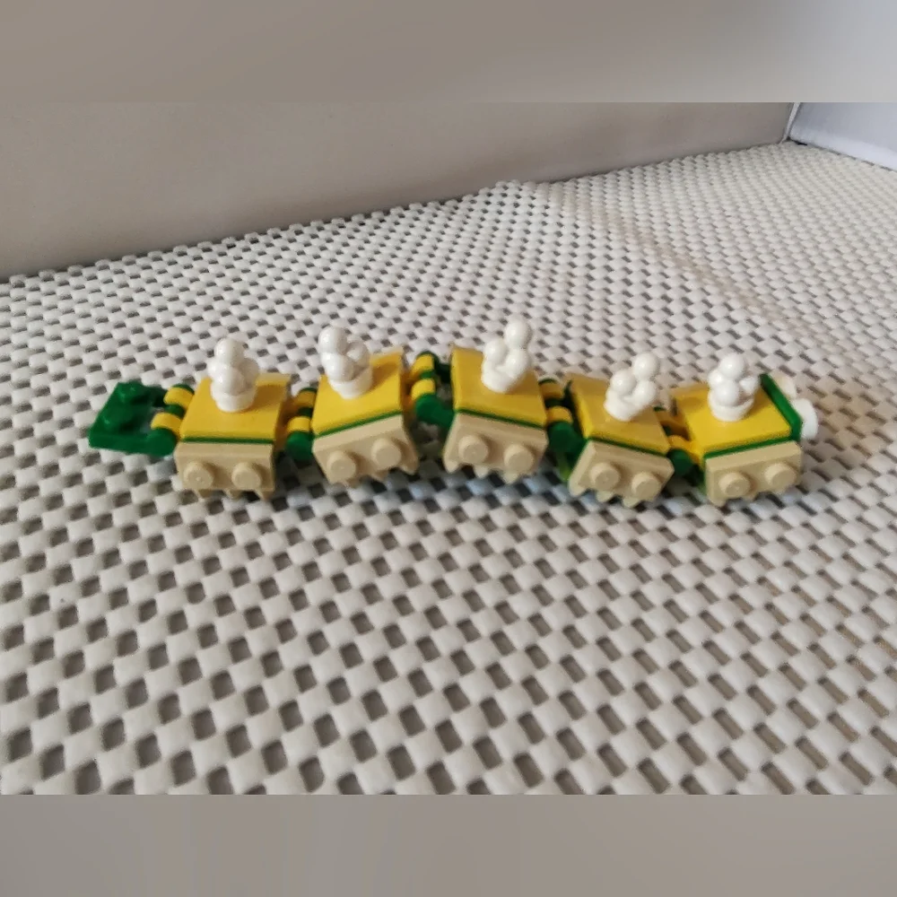 Lego 40322 Caterpillar Building Toy Set